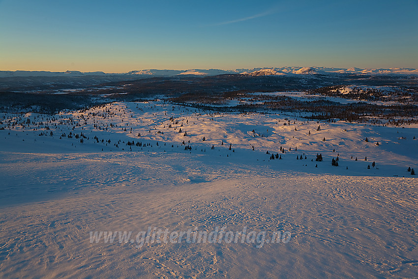 Utsikt fra Smørlifjellet mot bl.a. Melladn og Jotunheimen.