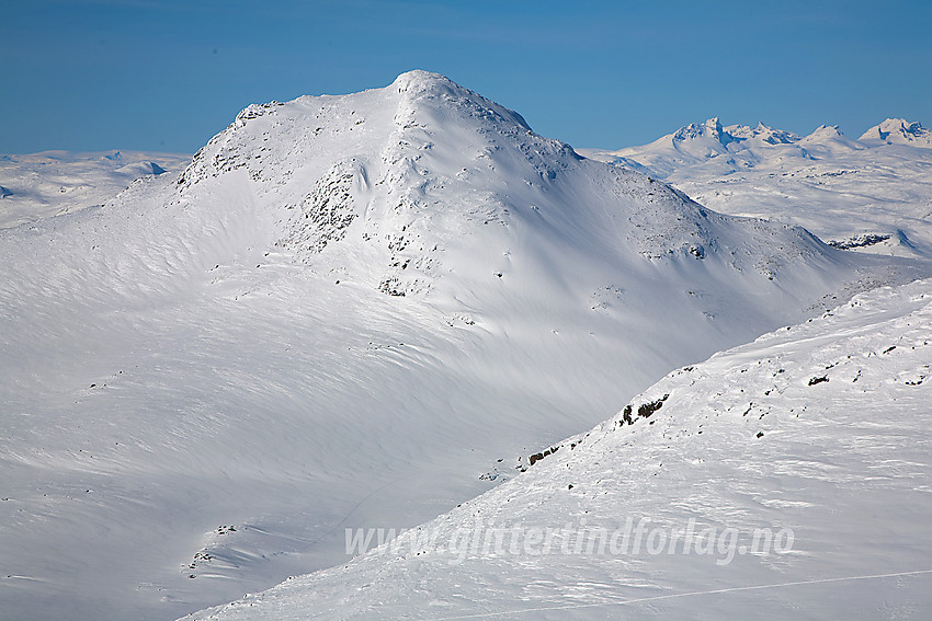 Fra vestskråningen på Sulefjellet mot Suletinden (1780 moh). Hurrungane bak til høyre.