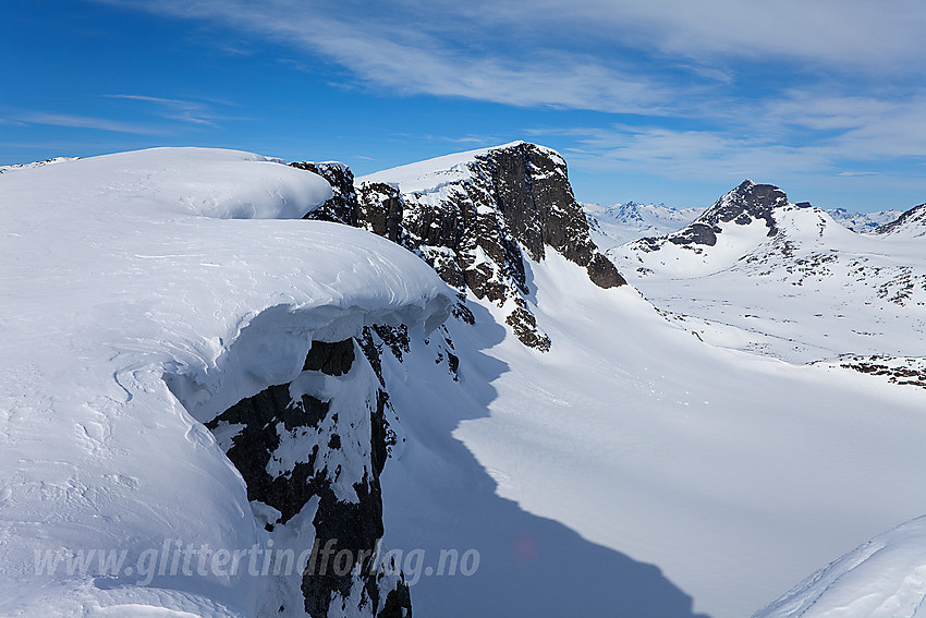 På Kalvehøgde med Vestre (2208 moh) sentralt i bildet. Leirungsdalen nede til høyre.