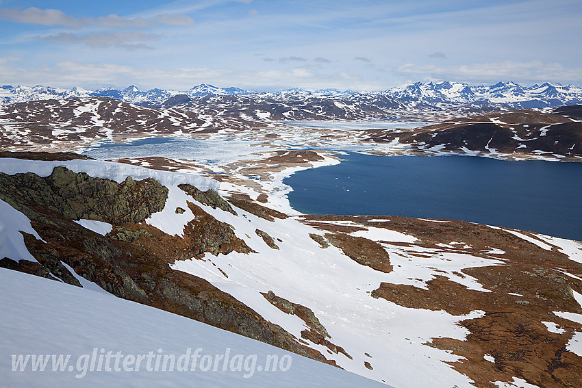 Oppunder Horntinden i Vang med utsikt mot Øyangen og Jotunheimen.