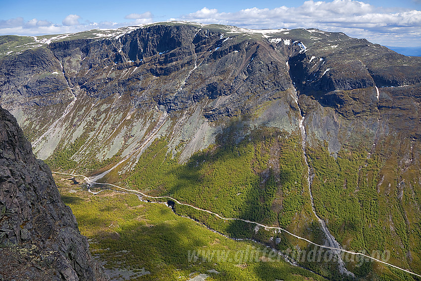 Fra Skutshorn mot Sanddalen og Vennisfjellet (1776 moh).