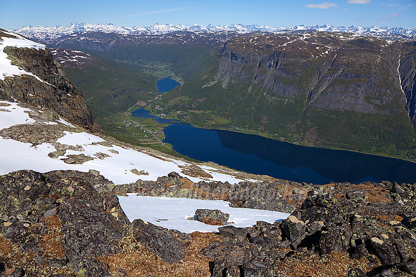 Fra Bergsfjellet med utsikt mot Vangsmjøse, Øye, Skyrifjellet og Jotunheimen.