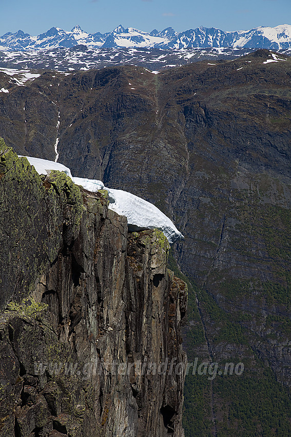 Stup nord på Bergsfjellet med Jotunheimen i det fjerne.