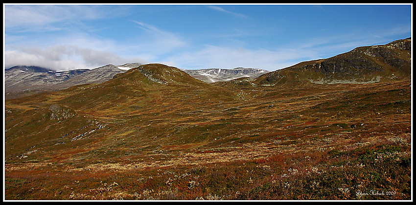 Kungsliknuppen 1386 moh. Bygdinvatnet innover mot Torfinnsbu og Torfinnstindene