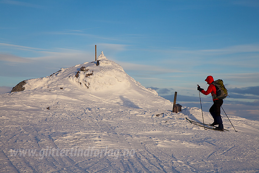 De siste stegene mot toppen på Grønsennknipa (1368 moh).