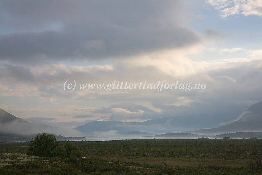 Morgenstemning i Sjodalen mot Øvre Sjodalsvatnet. Bildet er tatt like ved riksvei 51 mellom Maurvangen og Bessheim.