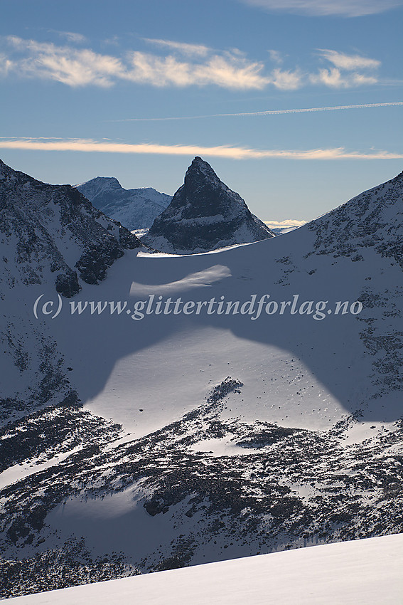 Like ved Søre Illåbandet med utsikt i sørlig retning mot Kyrkja (2032 moh.)