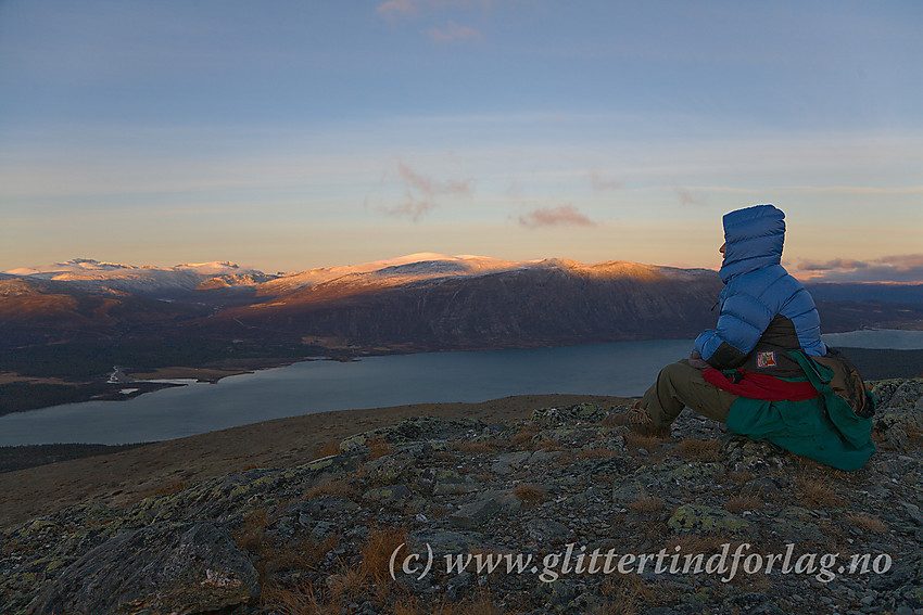 Utsikt fra Trollhøe mot bl.a. Tesse, Kvitingskjølen, Tessefjellet, Smådalen og Glittertinden.