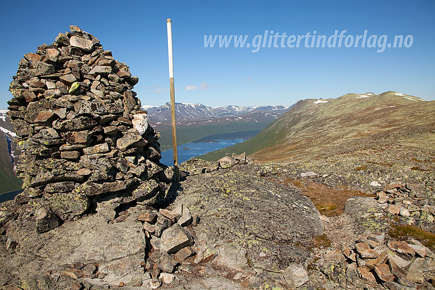 Ved varden på Nøsakampen med Gilafjellet (1582 moh) i bakgrunnen.