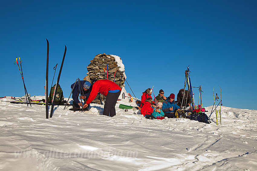 Pause med grilling på toppen av Syni (1137 moh) i Nord-Aurdal.