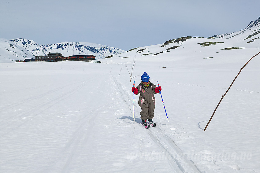 På Leirvatnet med Leirvassbu i bakgrunnen.