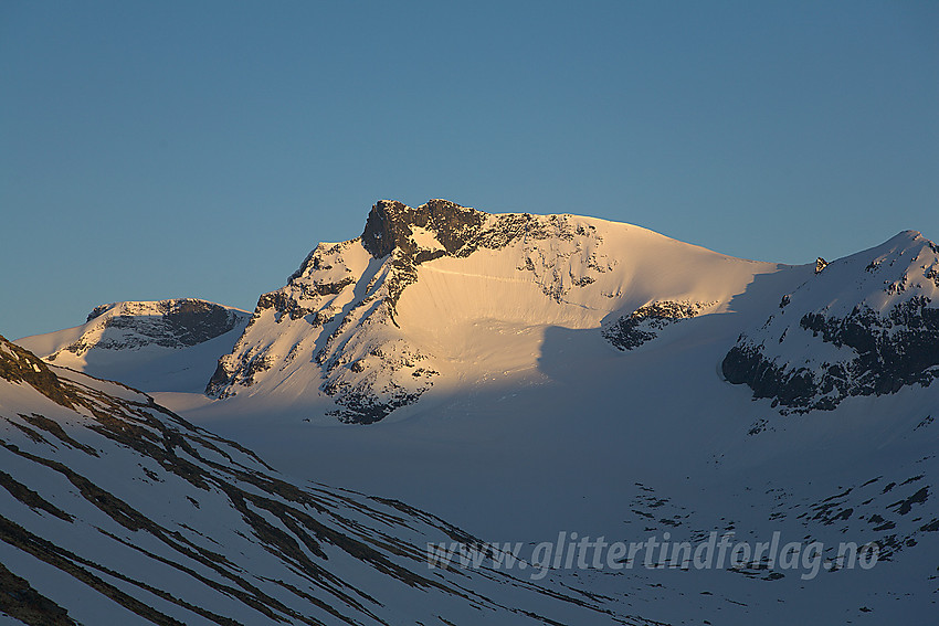 Mot Tverrbottindane med Vestre (2113 moh) sentralt. Legg merke til bruddkanten hvor et større ras har gått i flanken.