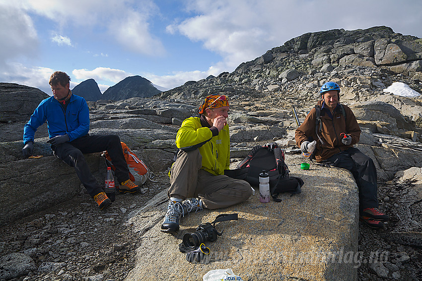 Pause på toppen av Pionerruta mot Falketind.