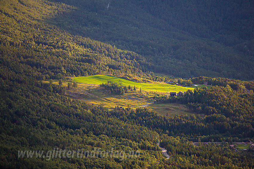 Fra utsiktspunkt ved Raubergstulen mot Storhaugen like ovenfor Bøverdalen.