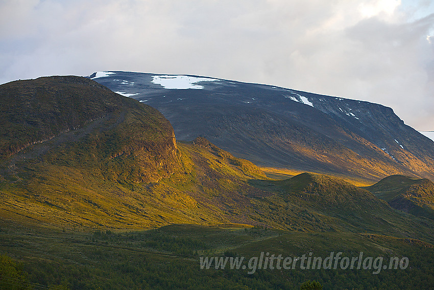 Fra Raubergstulen mot Dugurdskampen, Mytingsfjellet og Kjelhøe.