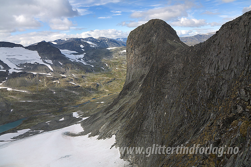 Stetinden (2020 moh) sett fra sør-sørvest.