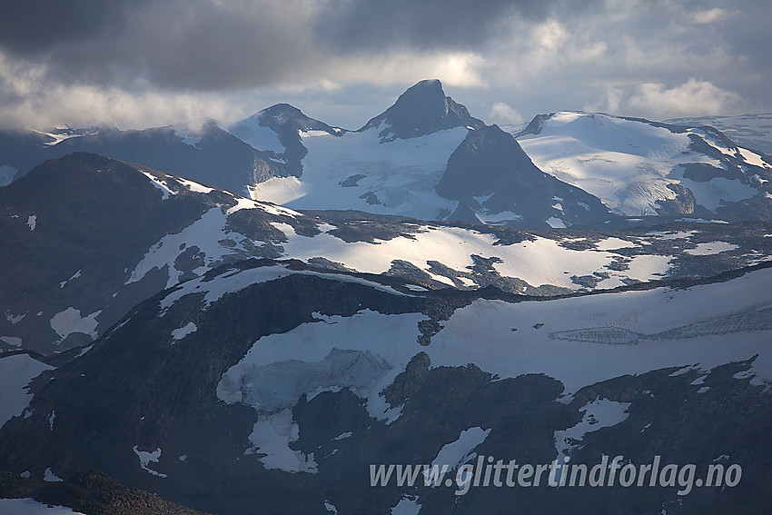 Fra Surtningstinden en sommerkveld mot Stølsnostinden (2074 moh) med telelinse.