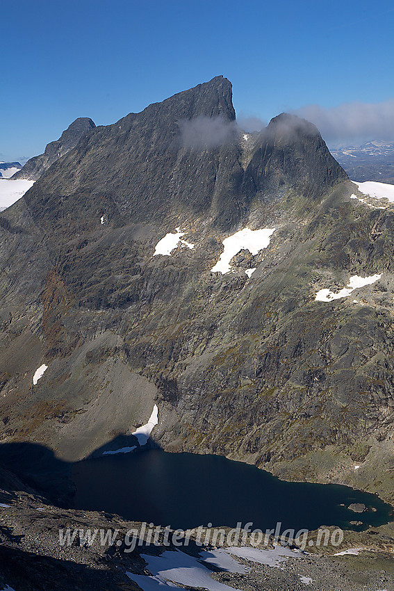 Falketind (2067 moh) og Falkungen fra ryggen øst for Koldedalstinden.