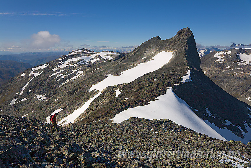 På vei fra Koldedalstinden mot Hjelledalstinden (1989 moh).