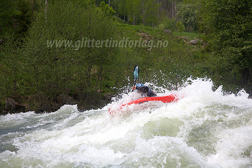 Padling i Sjoa nedenfor Heidal.