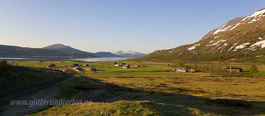 Morgenstemning ved Nordsætren og Tverrlandet i nordenden av Tesse.