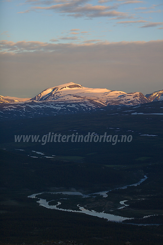 Morgenstemning i Sjodalen med Besshøe sentralt i bakgrunnen.