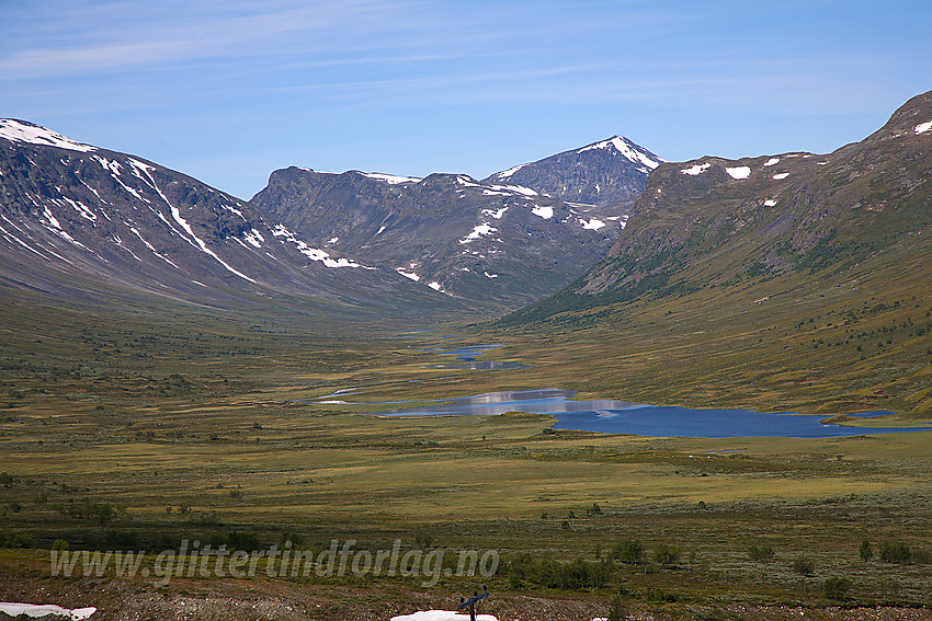 Utsikt oppover Smådalen mot Finnshalspiggen og Lauvhøe.