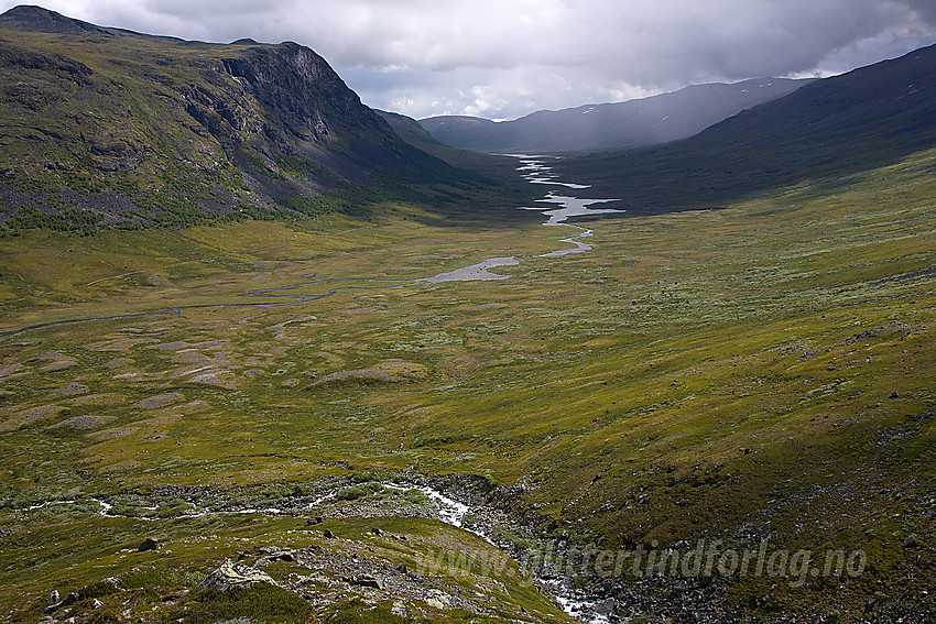 Under oppstigningen fra Smådalen til Finnshalsen med utsikt nedover dalføret.