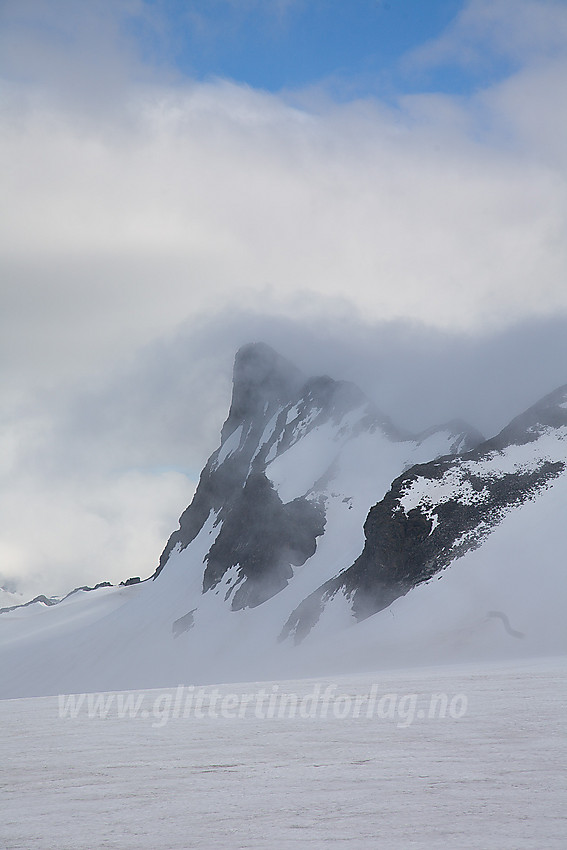 Store Bukkeholstinden (2213 moh) sett fra Bukkeholsbandet.