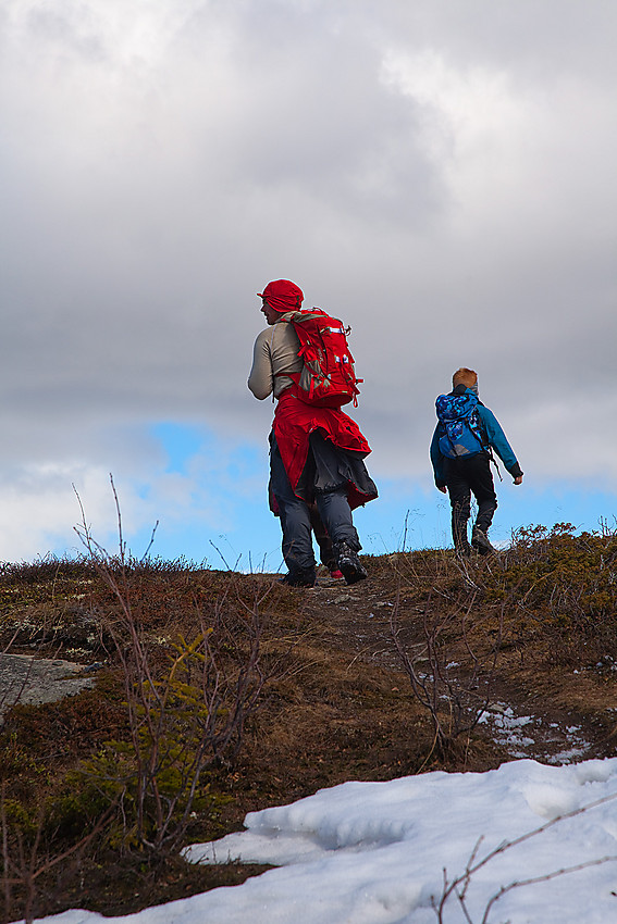 Fjellvandrere på vei mot Javnberget.