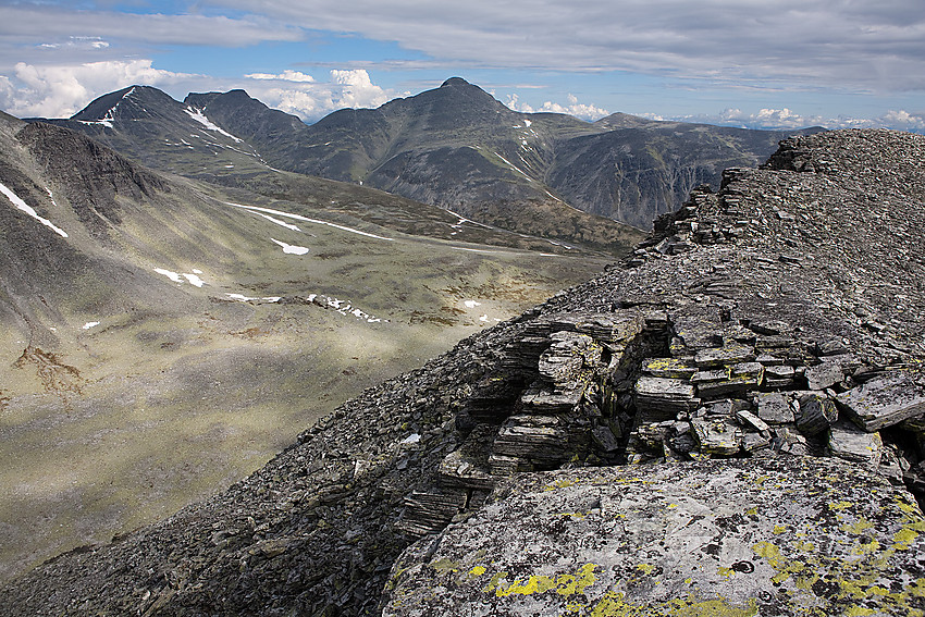 Fra nordøstryggen mot Storronden mot Midtrondane og Høgronden.