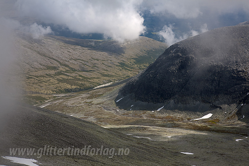 Fra nordøstryggen på Storronden mot ytre del av Lanbotn, Langglupdalen og Veslkollhøe (1199 moh).