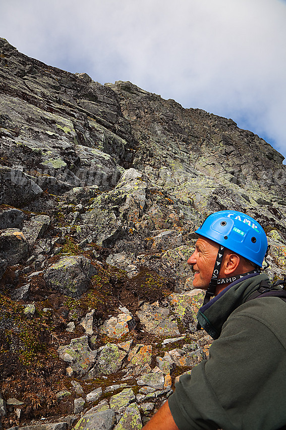 På vei opp pionérruta fra Falkbreen mot Falketind.