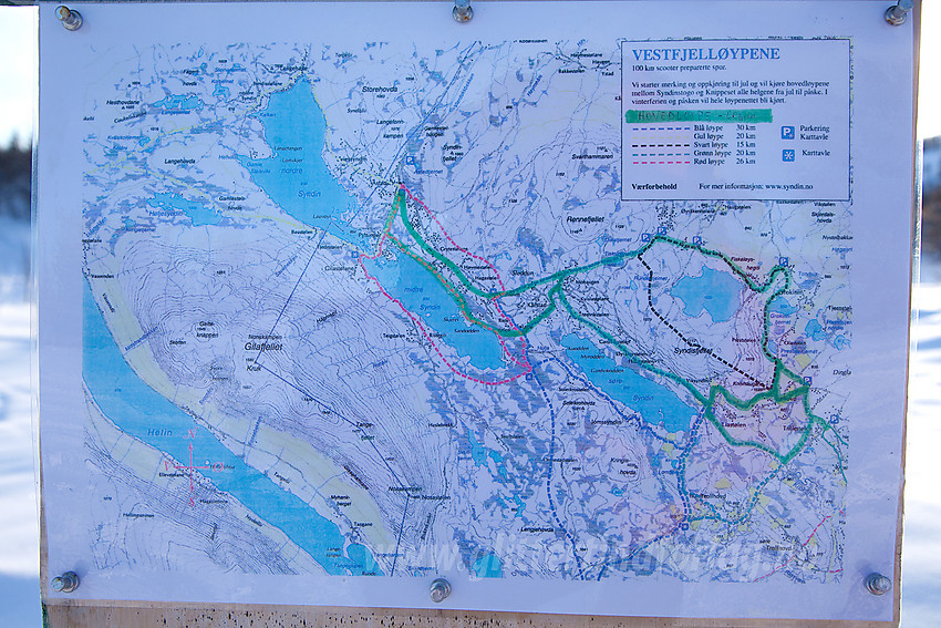 Informasjonstavle med løypekart i Vestfjelløypene