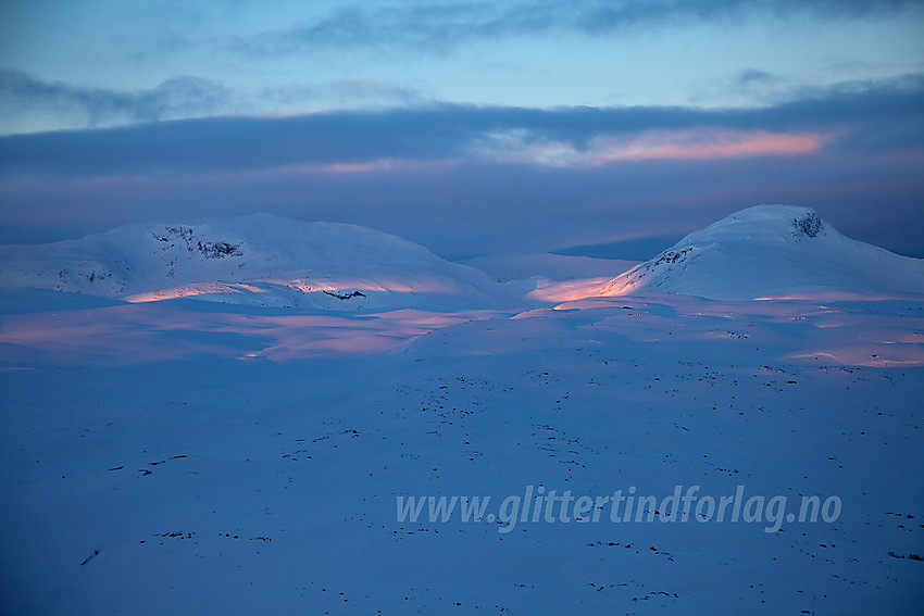 Fra Børrenøse mot Sulefjellet (1821 moh) og Suletinden (1780 moh) en stemningsfull vintermorgen.