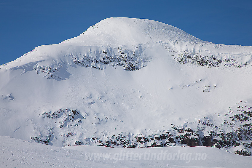 Fra Hensfjellet mot Mjellknapp (1678 moh). Selve toppen ligger litt tilbaketrukkent utenfor synsranda.