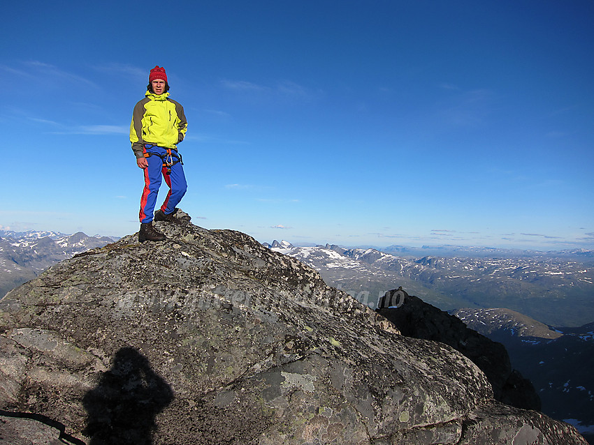 På toppen av Nørdre Maradalstinden (2160 moh).