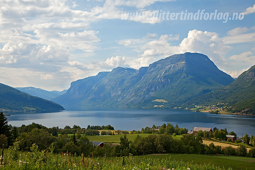 Ved Grindaheim i Vang mot Vangsmjøse og Skutshorn.