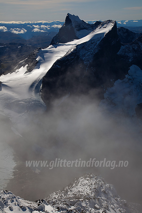 Fra Store Dyrhaugstinden mot Store Ringstinden (2124 moh) og Store Austanbotntinden (2204 moh).