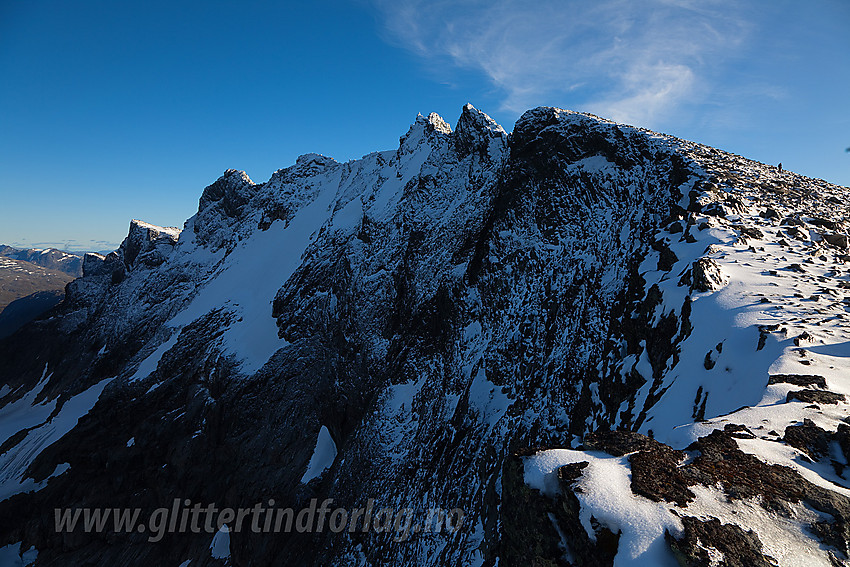 Dyrhaugsryggen sett fra nord. Store Dyrhaugstinden (2147 moh) omlag midt i bildet.