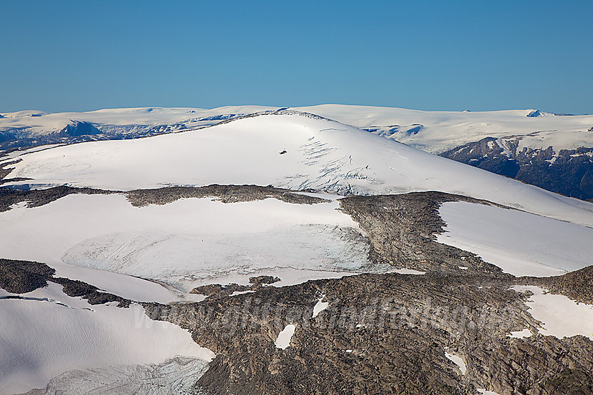 Fra nordtoppen på Tverrådalskyrkja mot Rivenoskulen (1943 moh) og Jostedalsbreen.