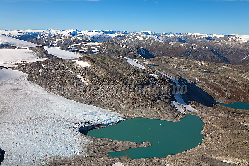 Fronten på Austre Kollebreen sett fra nordryggen på Tverrådalskyrkja.