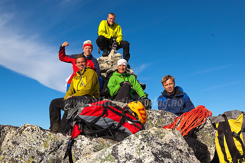 Gruppebilde på toppen av Tverrådalskyrkja (2088 moh).