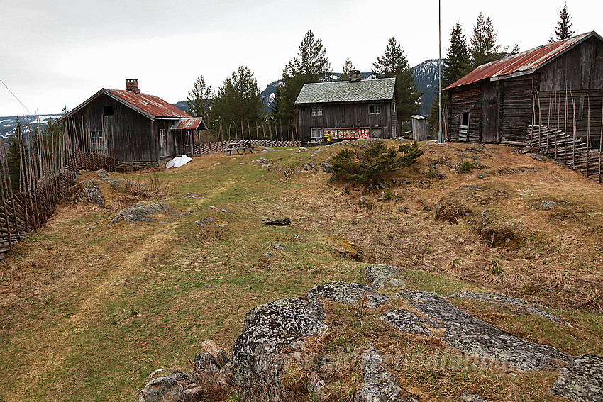 Bagnsbergene gård, åsted for dramatiske trefninger i april 1940. Gården er i dag et krigsminnesmerke med et lite museum.