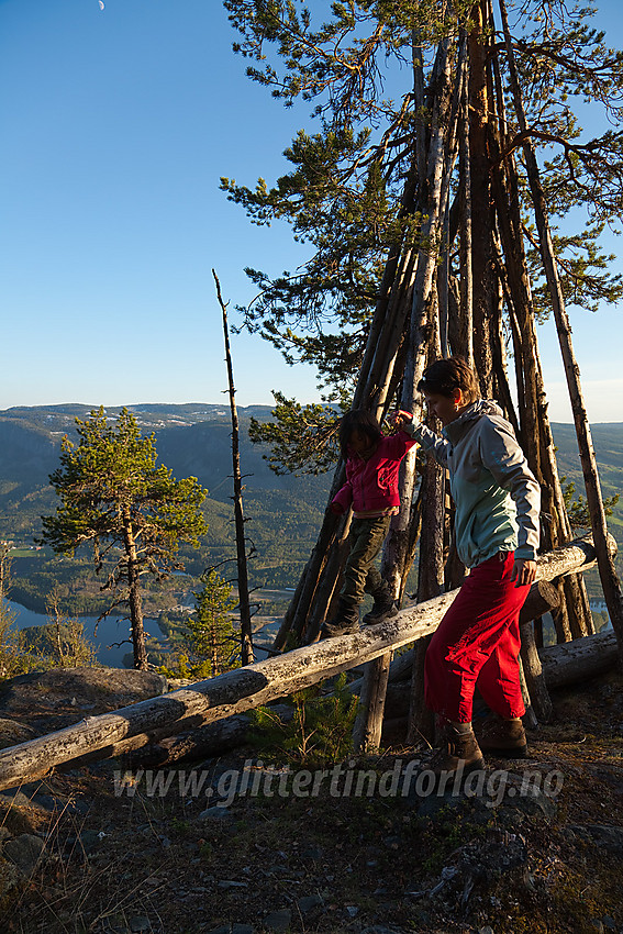 Vårkveld på Vardeberget i Aurdal.