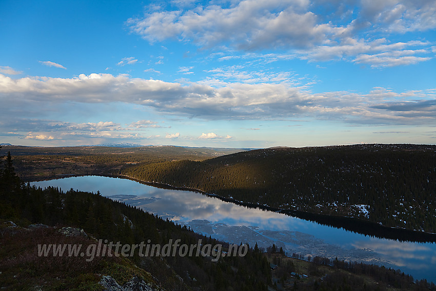 Under oppstigningen til Skarvemellen med utsikt til Mellsenn og Skardåsen.