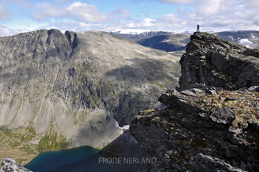 Skrondalsnebba mot Hjellbønebba.