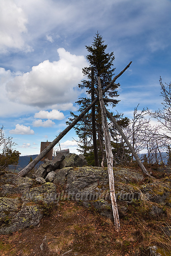 På toppen av Langeberget (918 moh) i Sør-Aurdal, en av de 6 gjenværende krigsvardene (vetene) i Valdres.