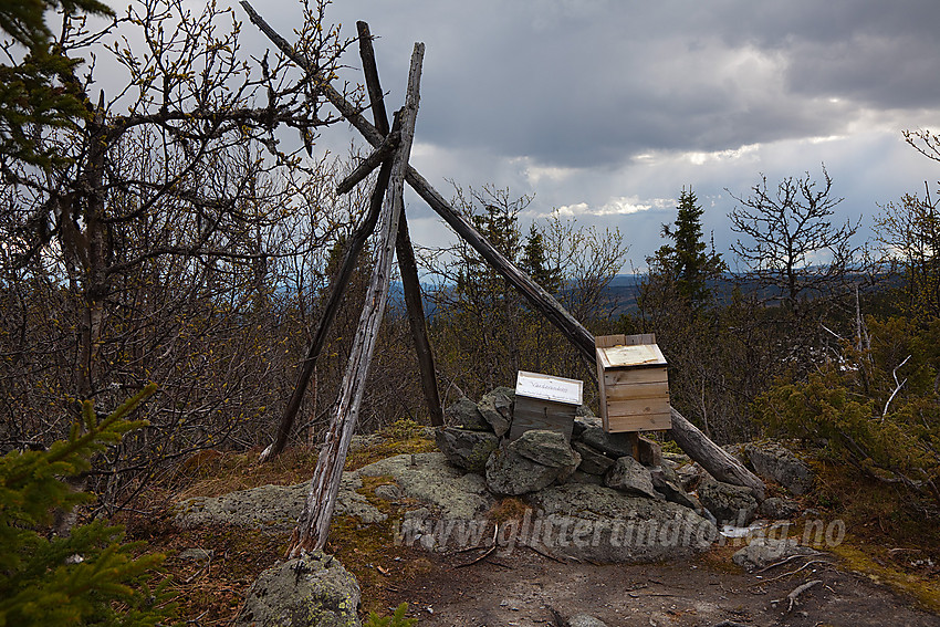 På toppen av Langeberget (918 moh) i Sør-Aurdal, en av de 6 gjenværende krigsvardene (vetene) i Valdres.