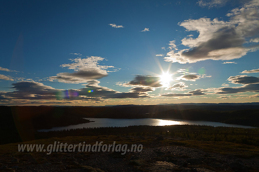 Fra Busufjellet mot Busuvatnet en sommerkveld.